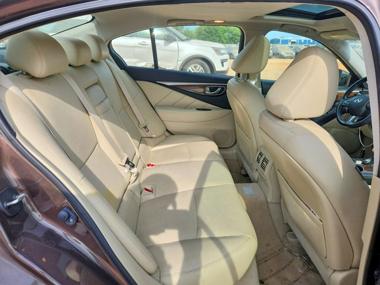 INFINITI Q50 Premium