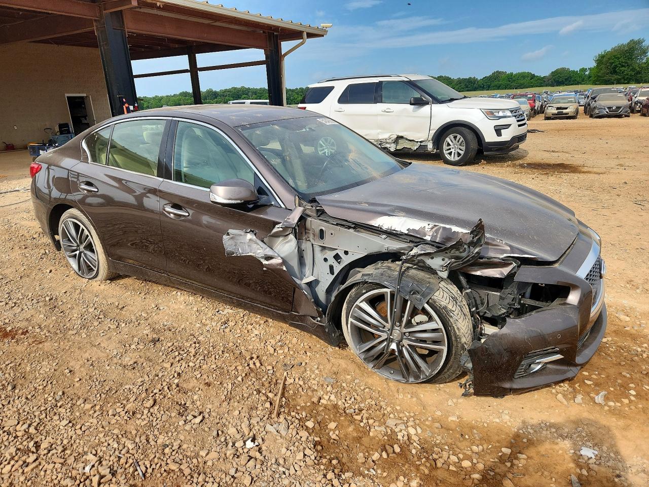 INFINITI Q50 Premium