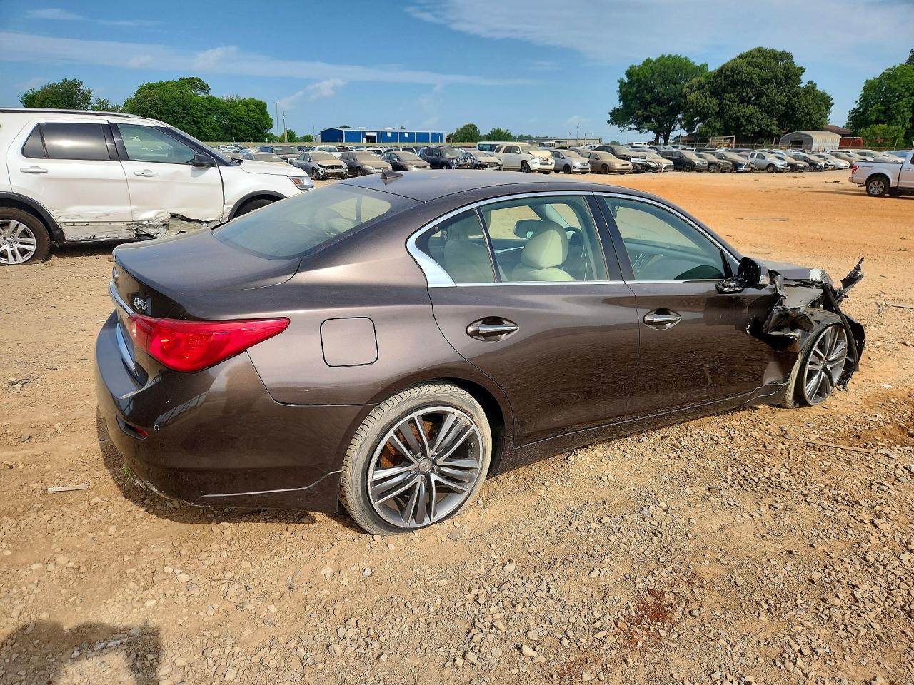INFINITI Q50 Premium