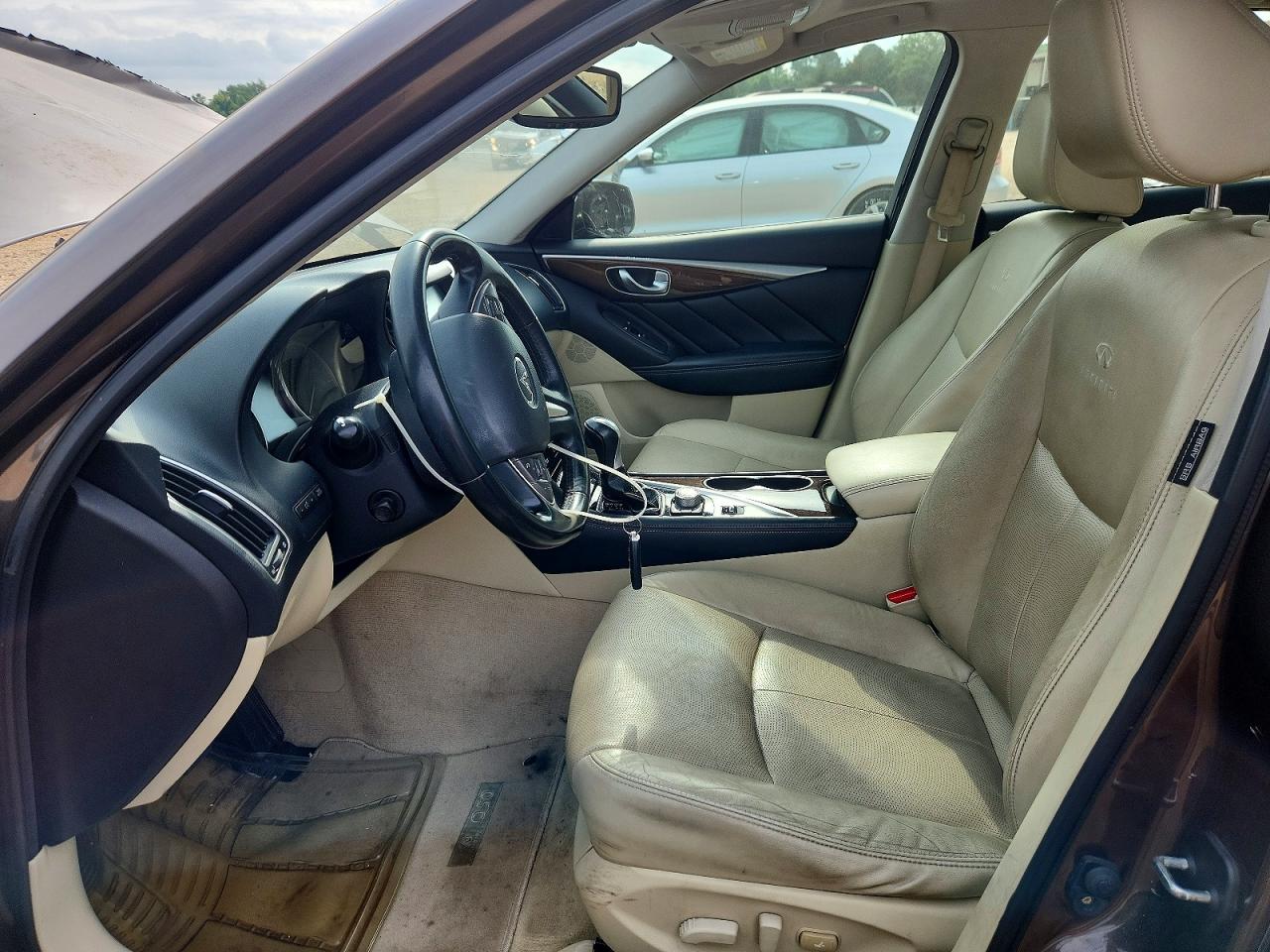 INFINITI Q50 Premium