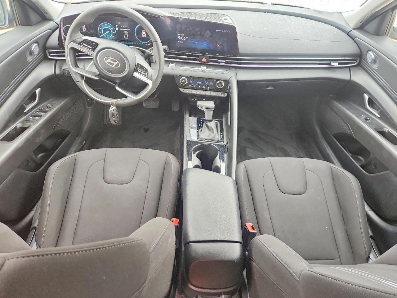 Hyundai ELANTRA Sel