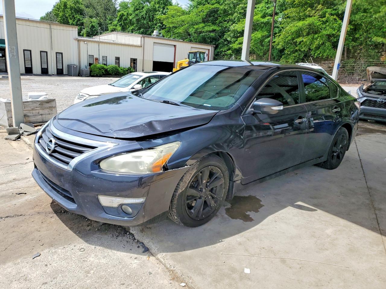 Salvage Nissan Altima Image