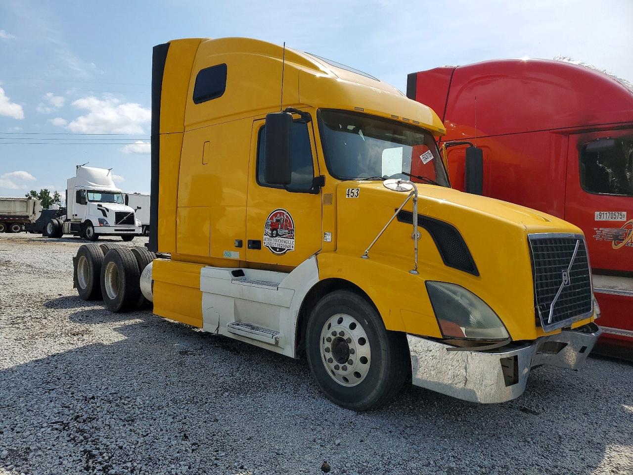 Salvage Volvo Vn Image