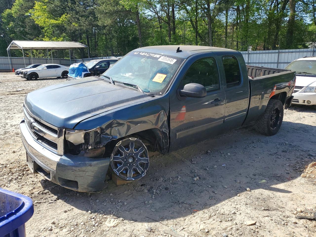 Salvage Chevrolet Silverado Image