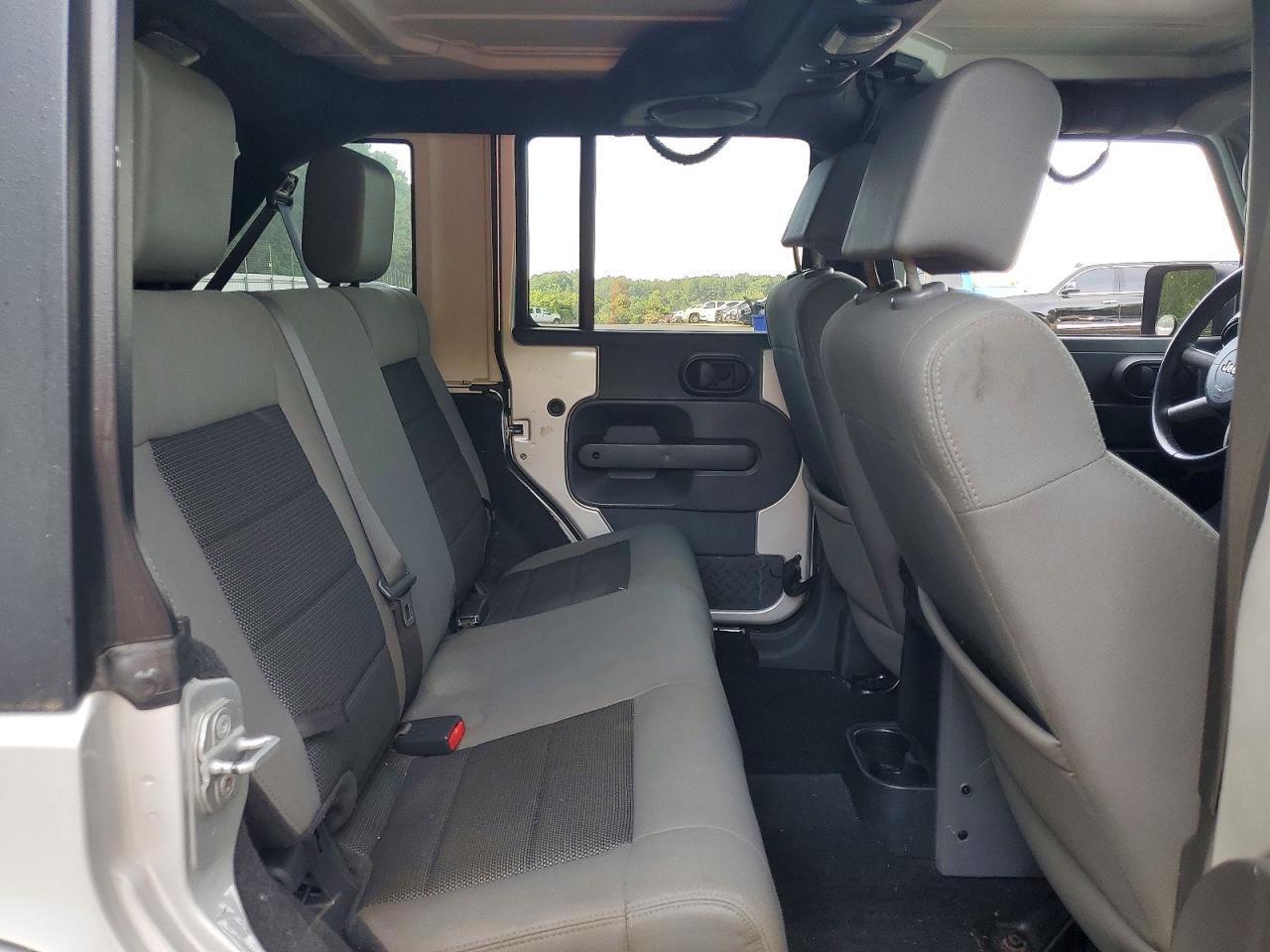Jeep Wrangler Sahara