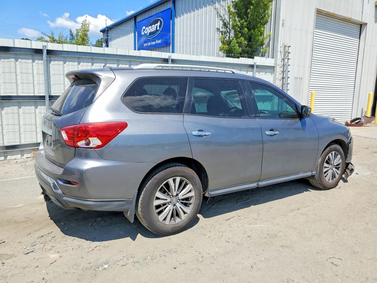 Nissan Pathfinder S