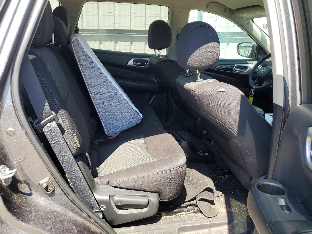 Nissan Pathfinder S