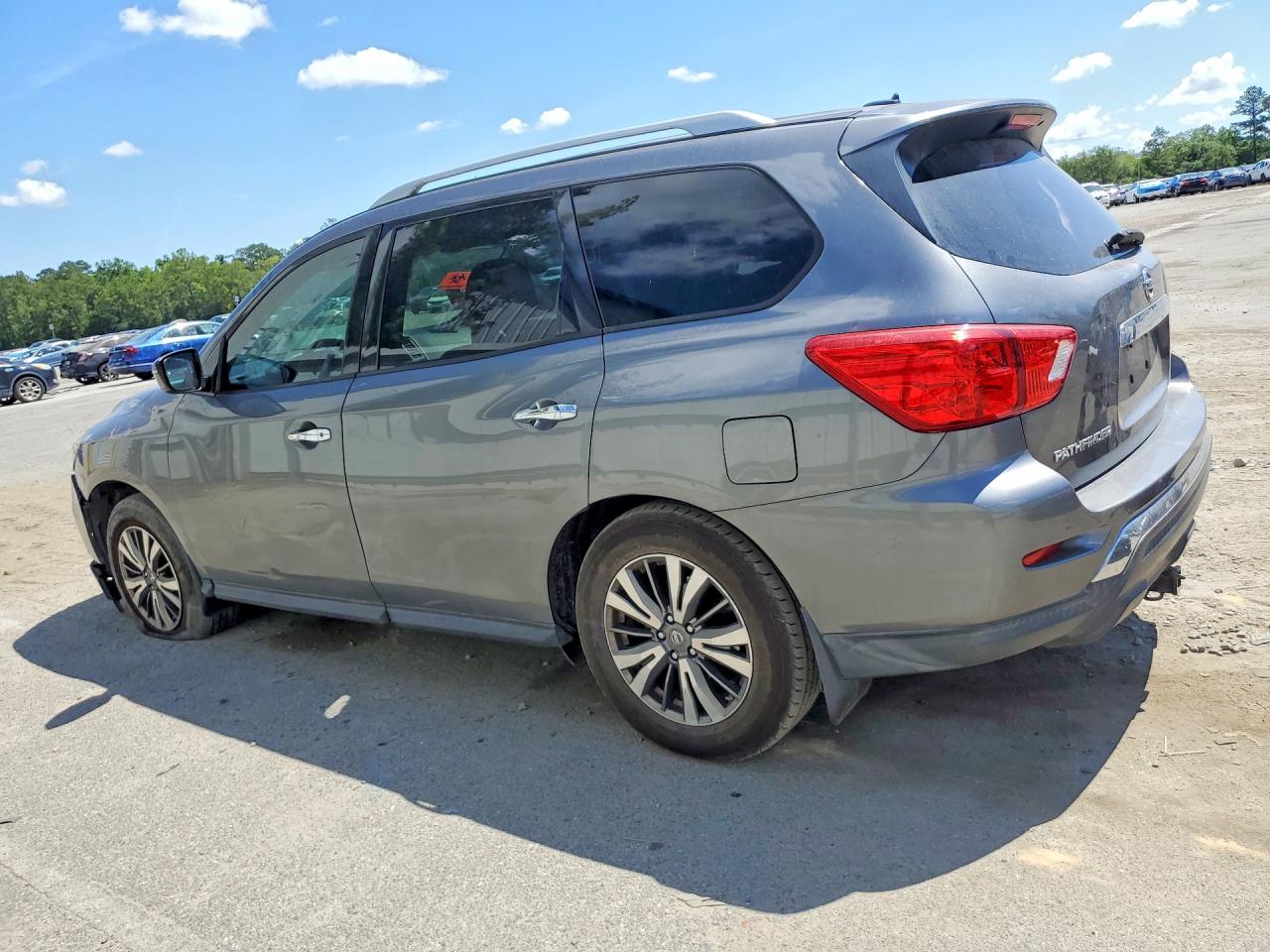 Nissan Pathfinder S