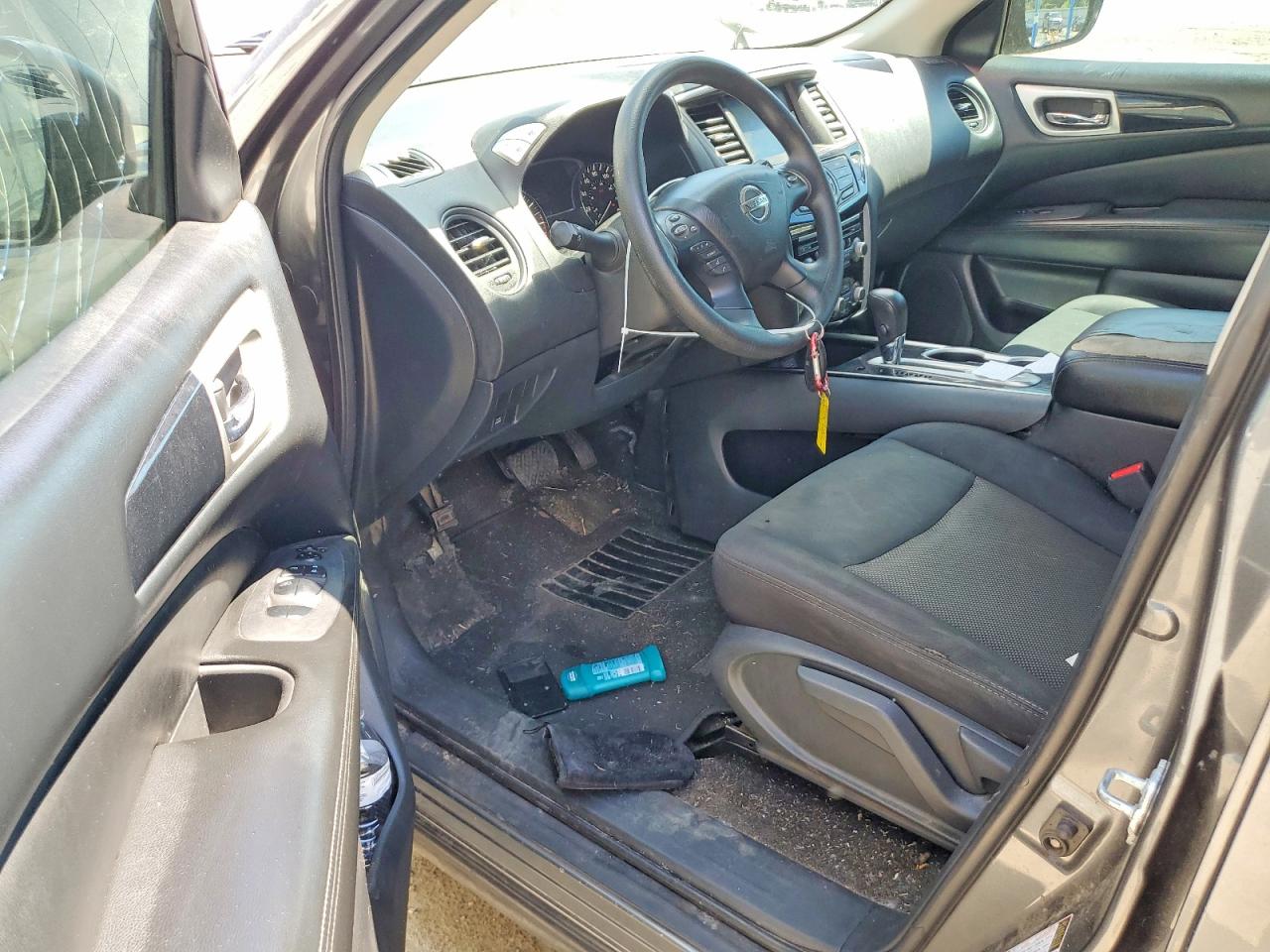 Nissan Pathfinder S