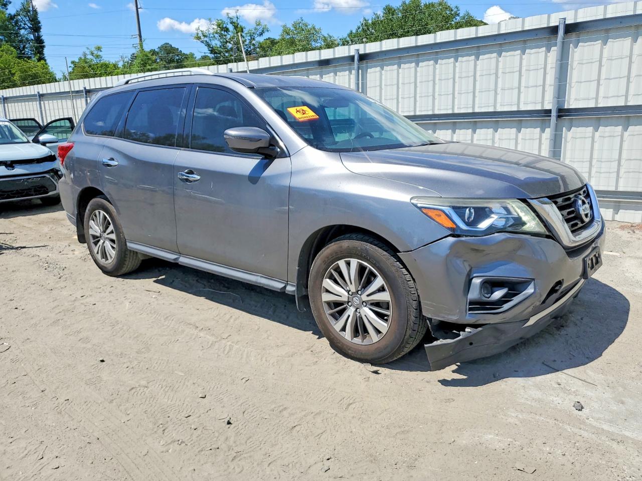 Nissan Pathfinder S