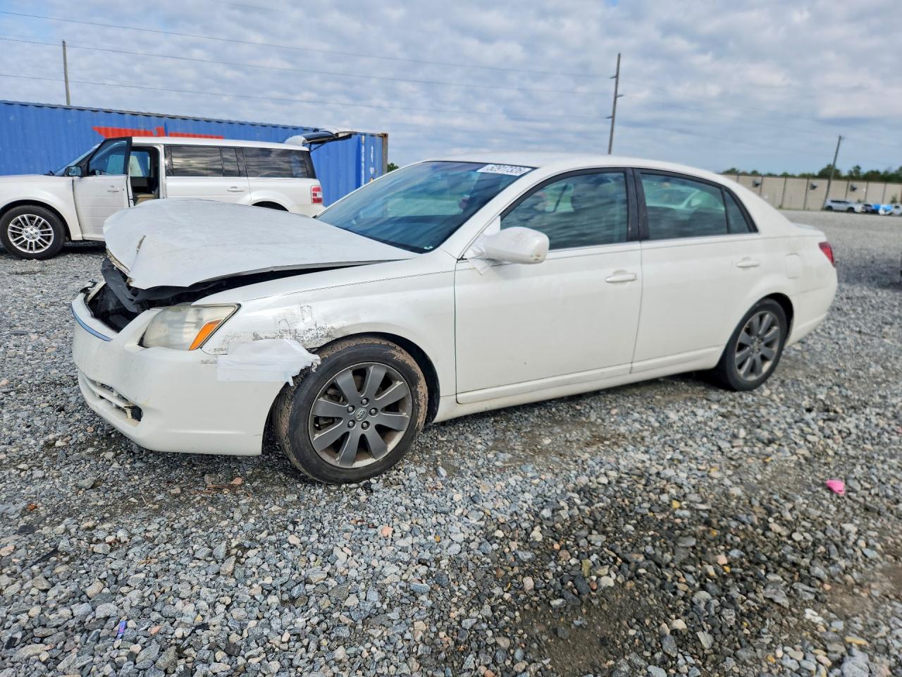 Salvage Toyota Avalon Image