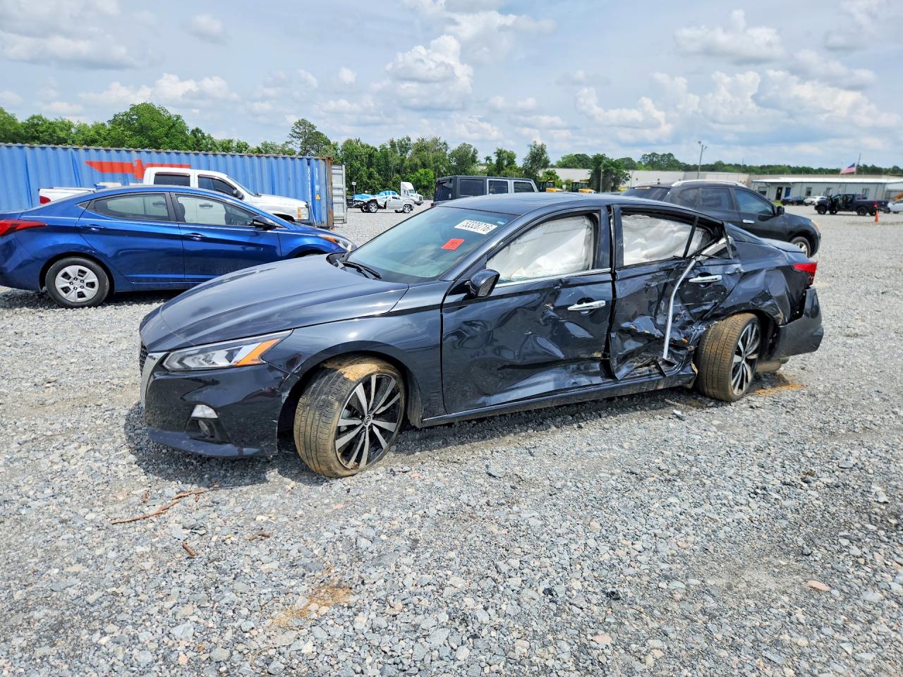 Salvage Nissan Altima Image