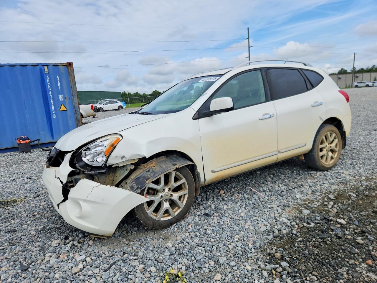 Salvage Nissan Rogue Image