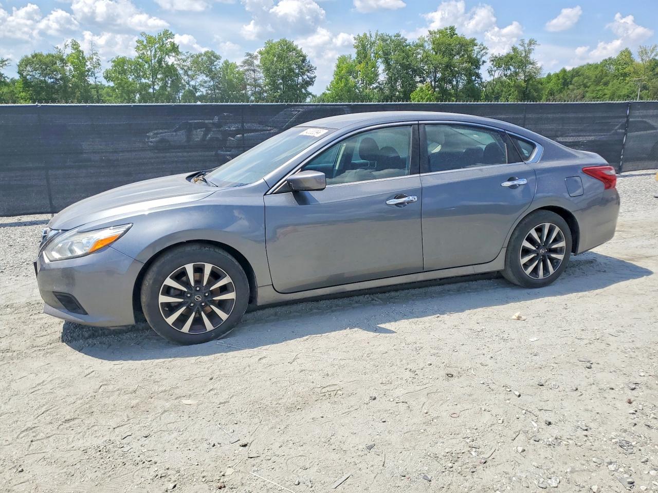 Salvage Nissan Altima Image