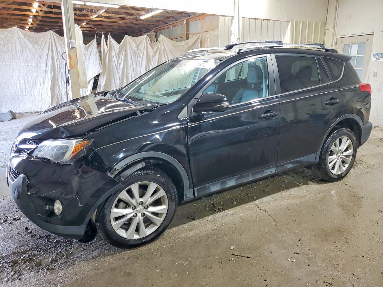 Salvage Toyota RAV4 Image