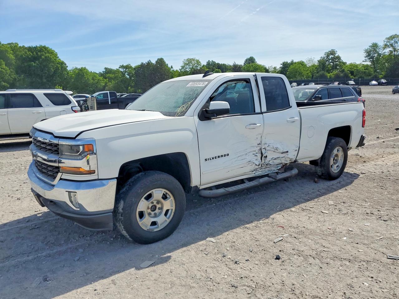 Salvage Chevrolet Silverado Image