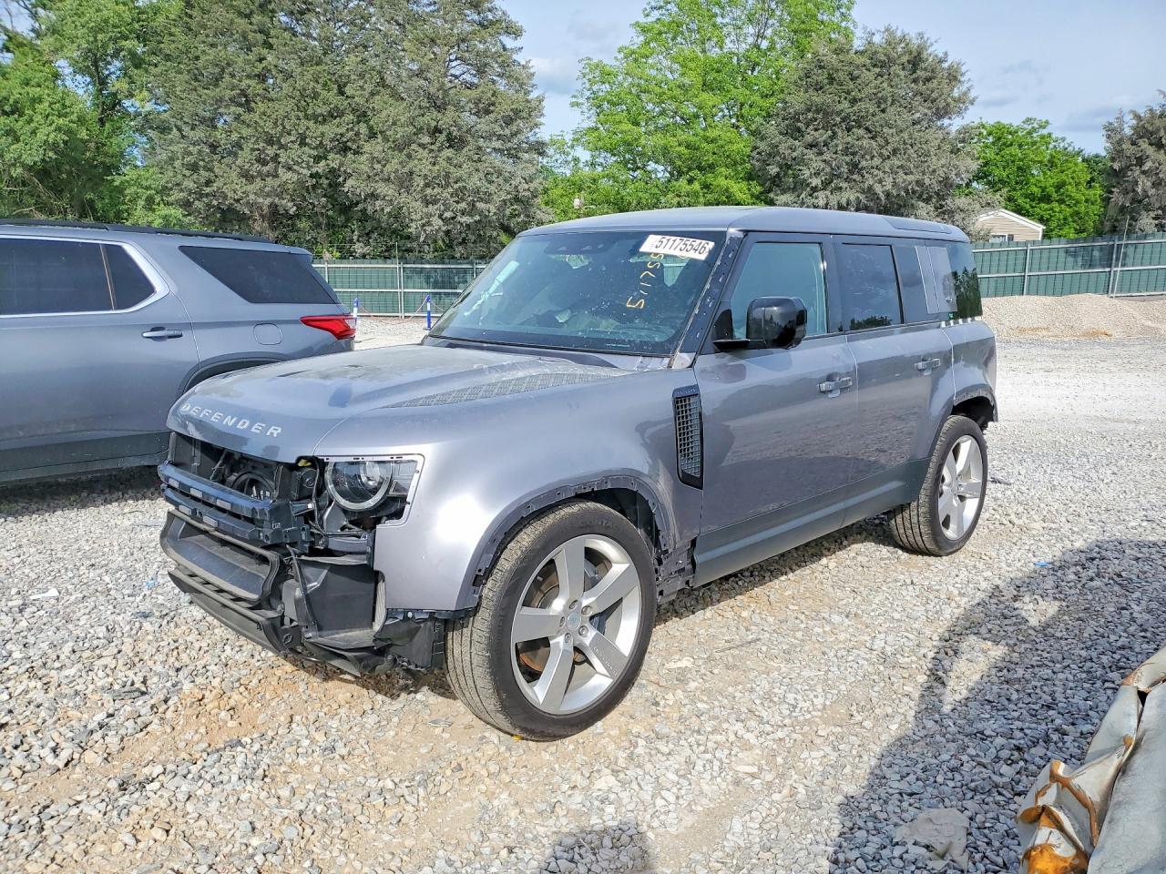 Salvage Land Rover Defender Image