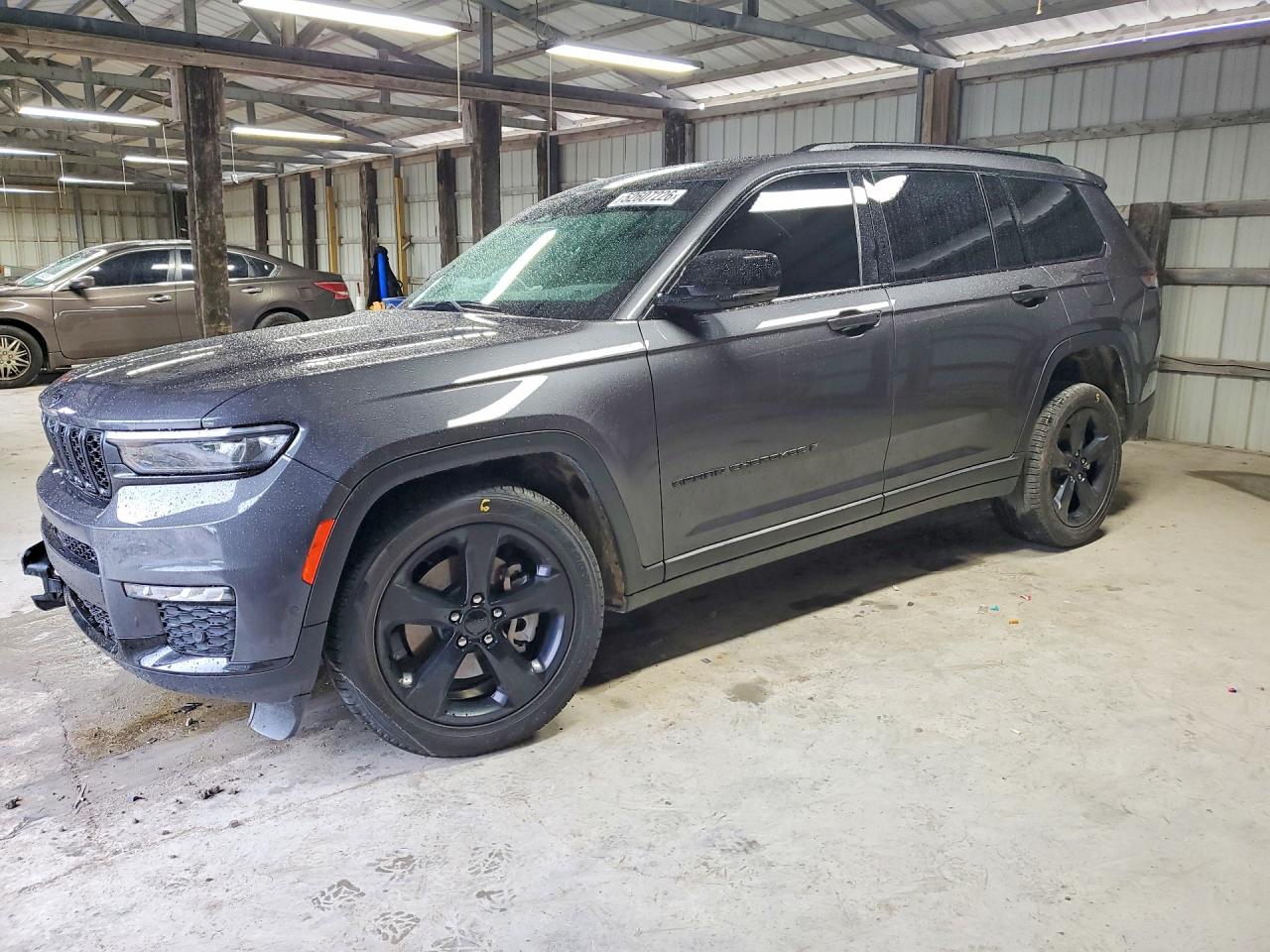 Salvage Jeep Cherokee Image