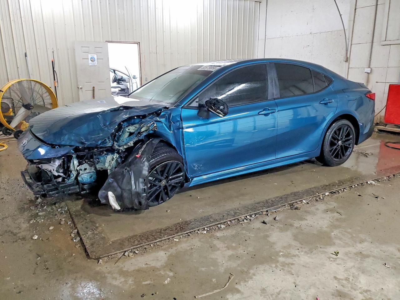 Salvage Toyota Camry Image