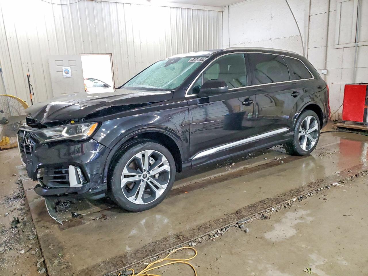 Salvage Audi Q7 Image