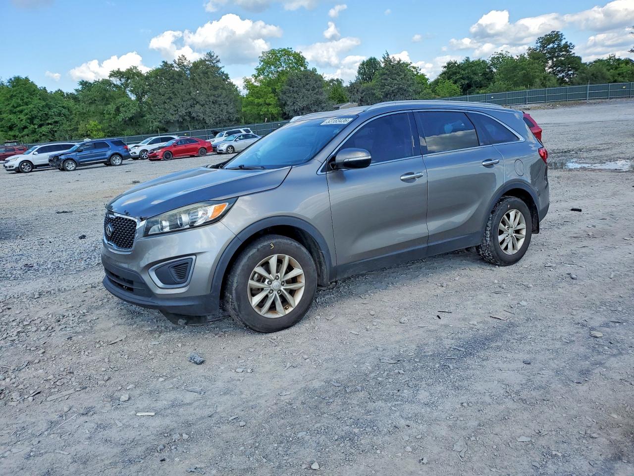 Salvage Kia Sorento Image