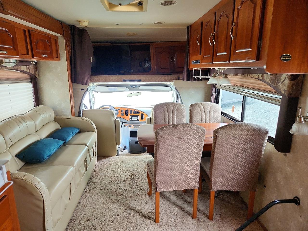 Ford Econoline E450 Super Duty Cutaway Van