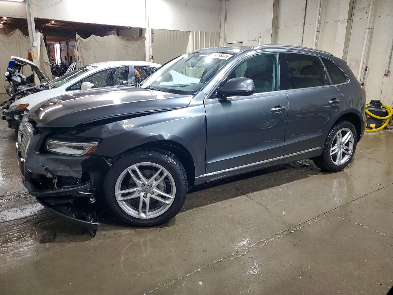 Salvage Audi Q5 Image