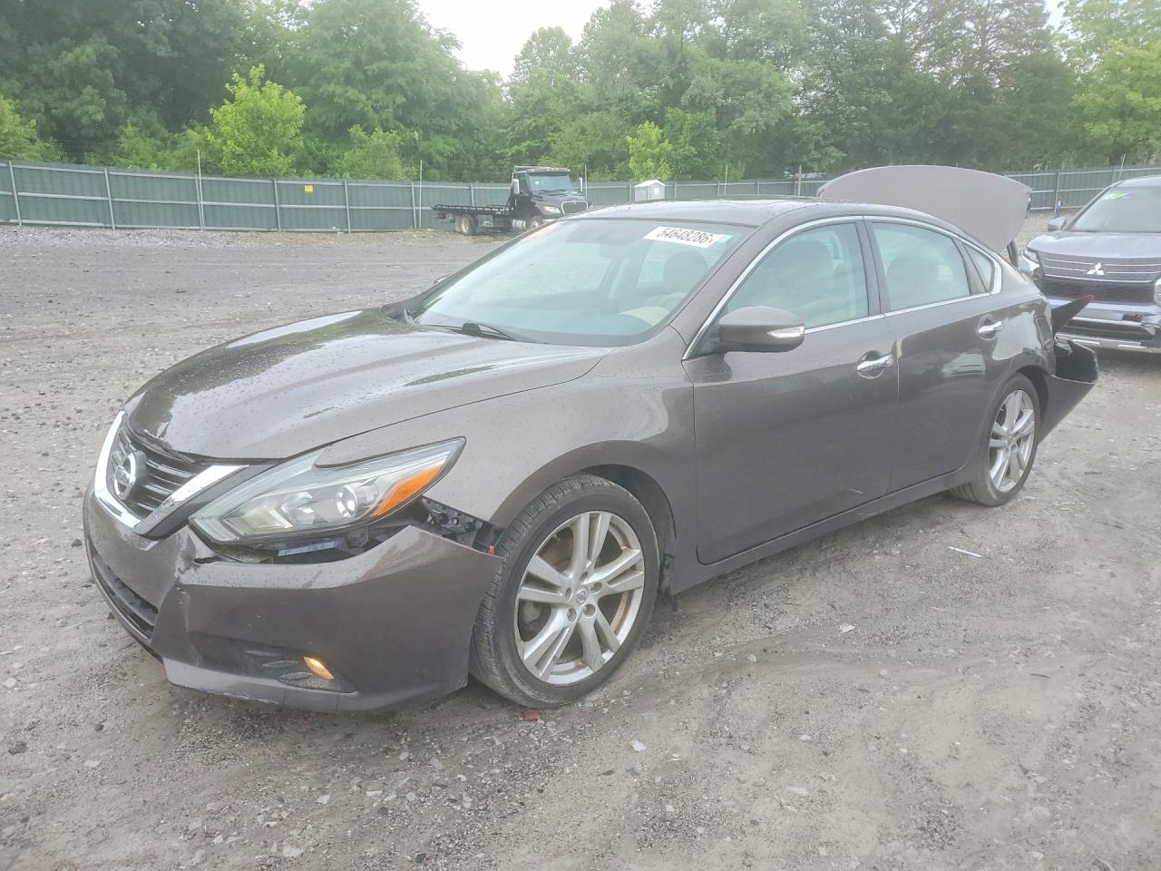 Salvage Nissan Altima Image
