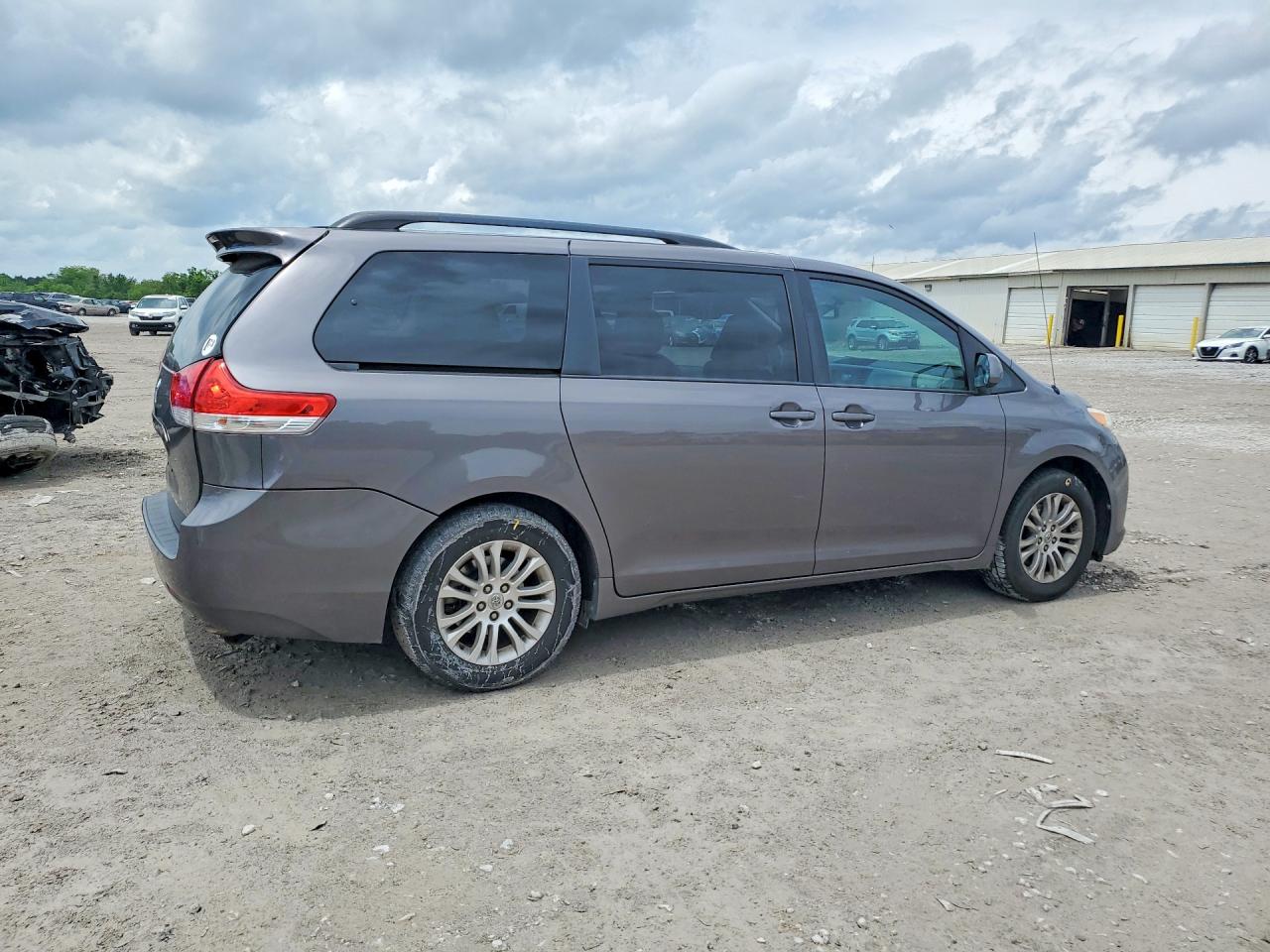 Toyota Sienna Xle 8-passenger