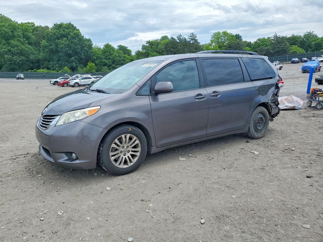 Salvage Toyota Sienna Image