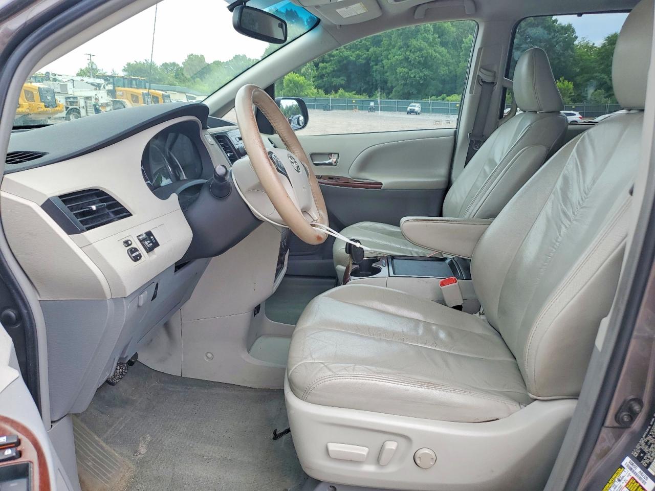 Toyota Sienna Xle 8-passenger