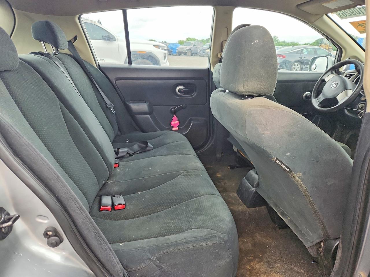 Nissan Versa 1.8 S
