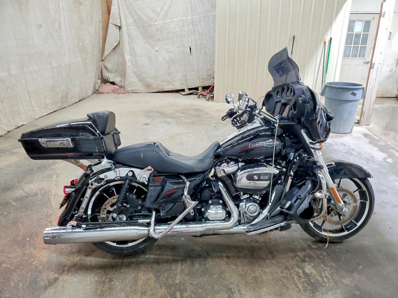 Salvage Harley-Davidson Fl Image