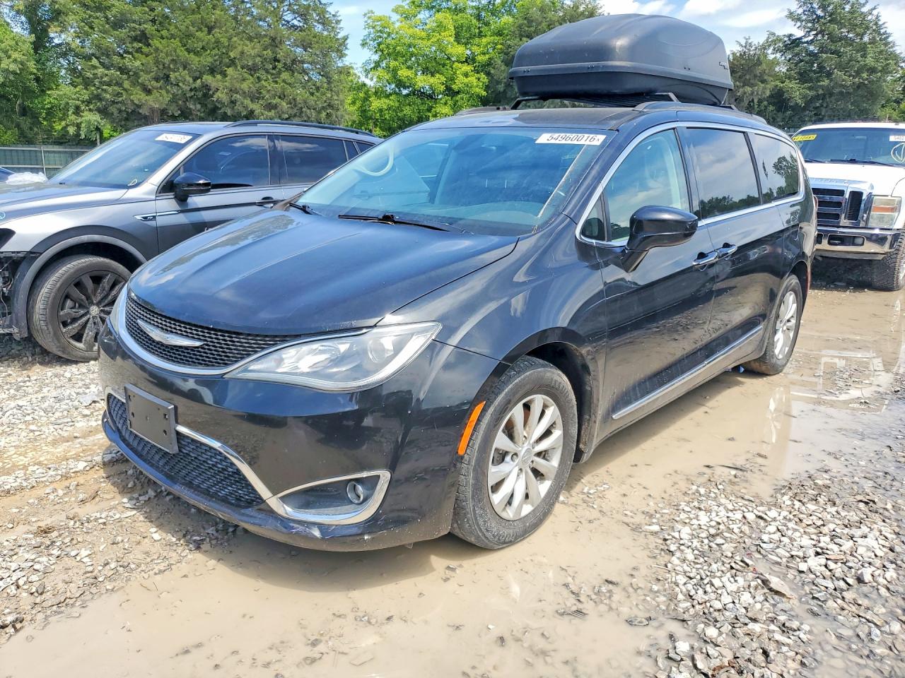 Salvage Chrysler Pacifica Image