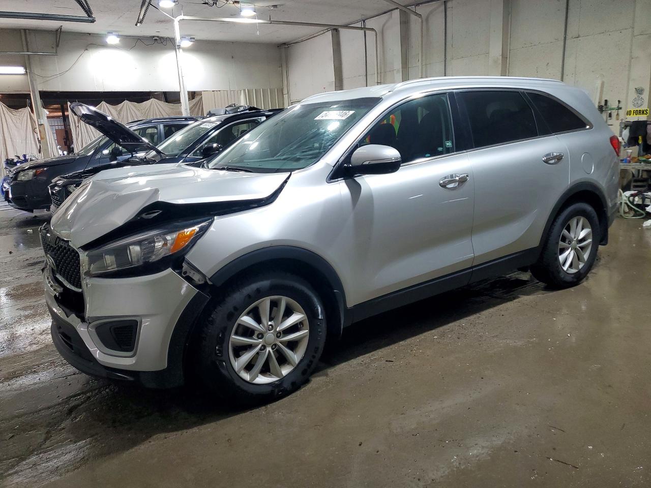 Salvage Kia Sorento Image