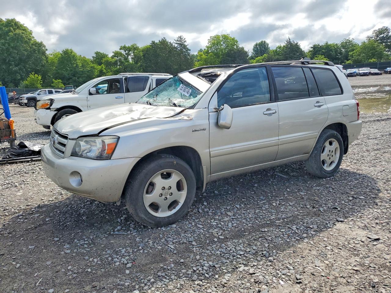 Salvage Toyota Highlander Image
