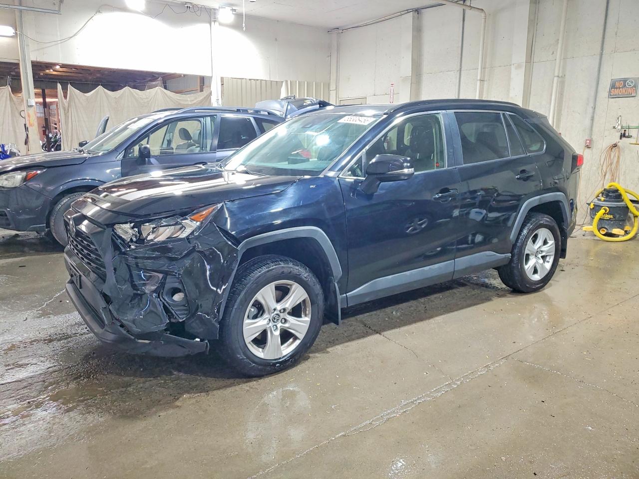 Salvage Toyota RAV4 Image