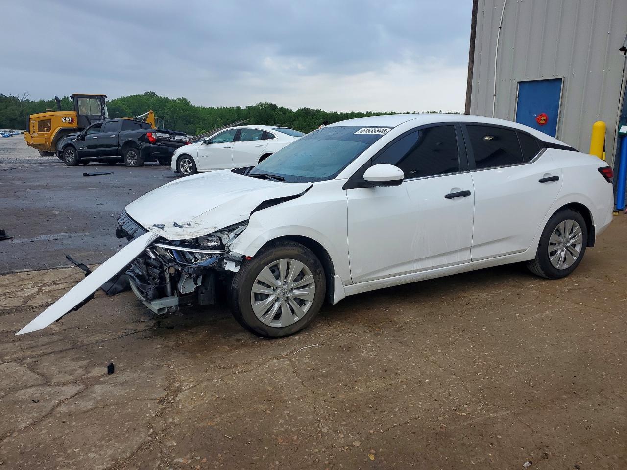 Salvage Nissan Sentra Image