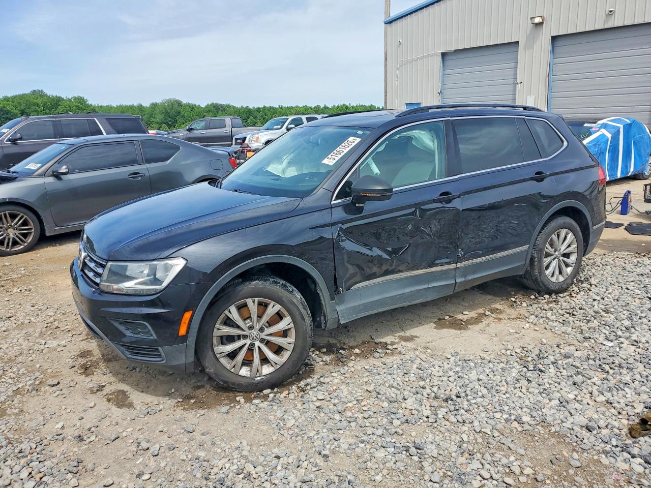Salvage Volkswagen Tiguan Image