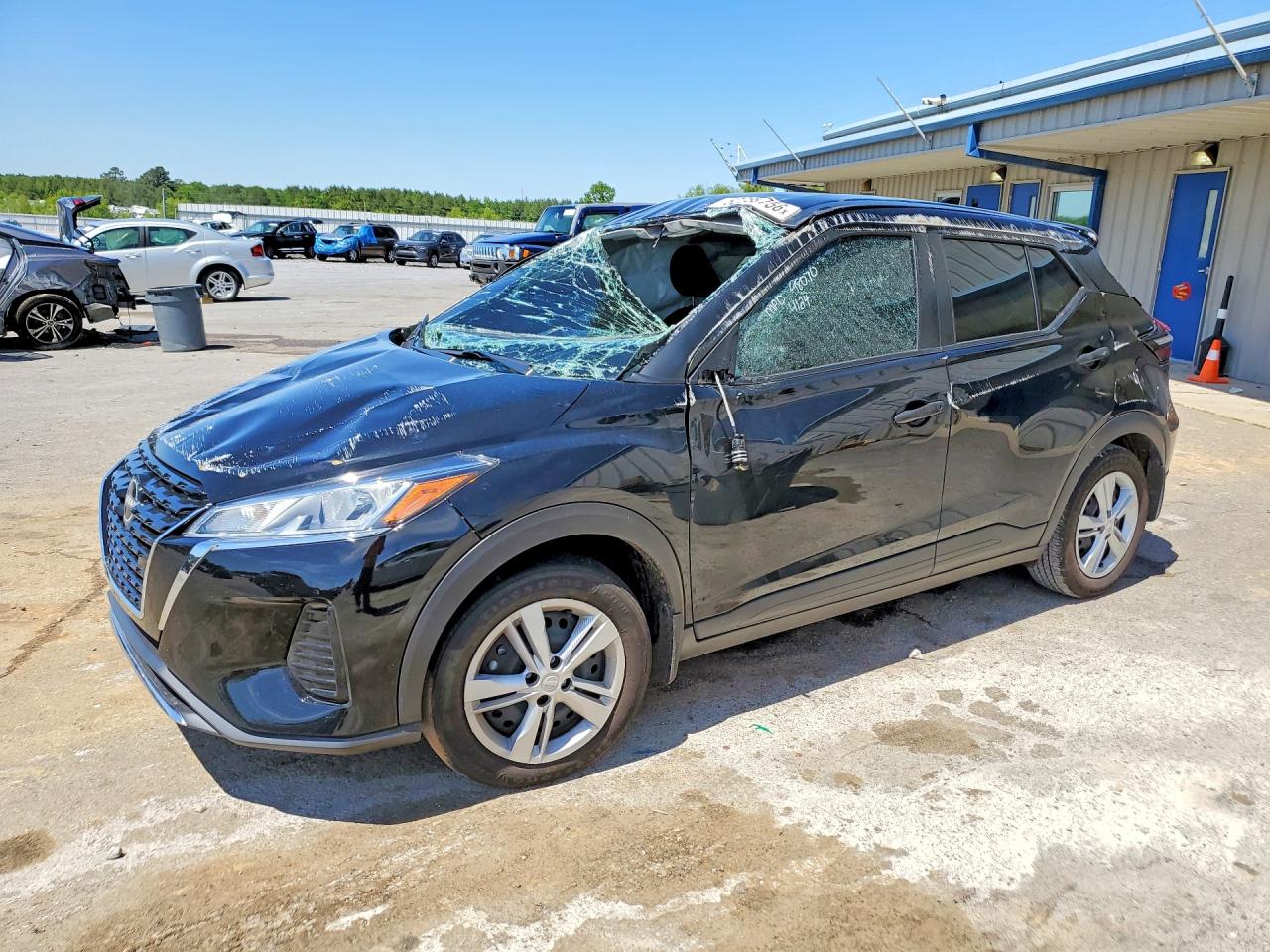Salvage Nissan Kicks Image