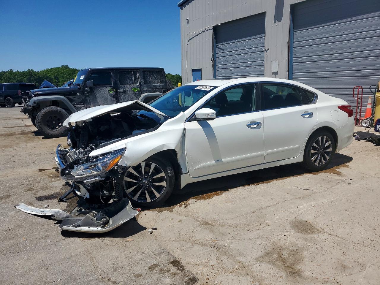 Salvage Nissan Altima Image
