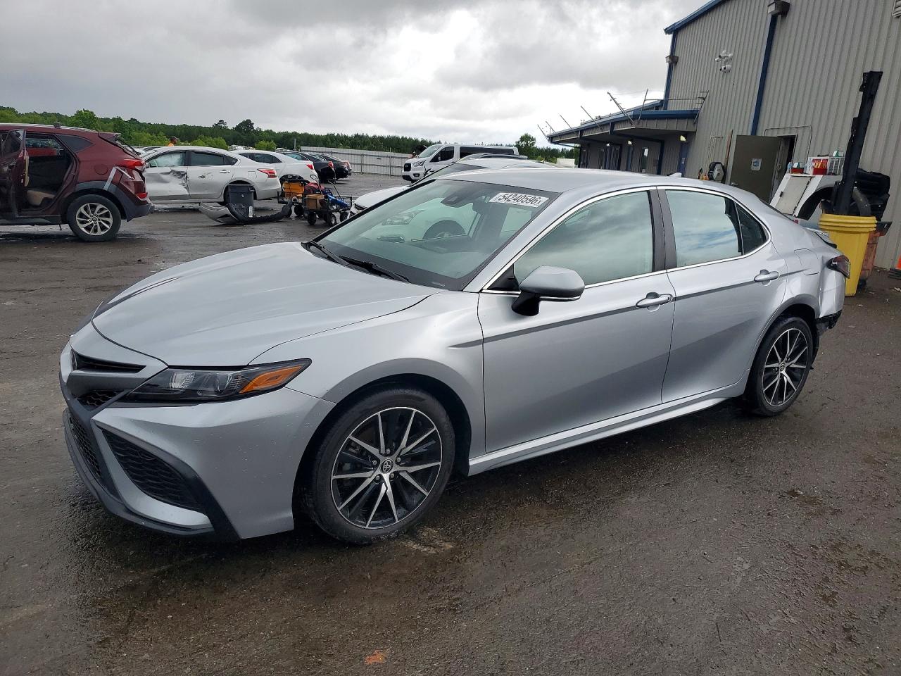 Salvage Toyota Camry Image