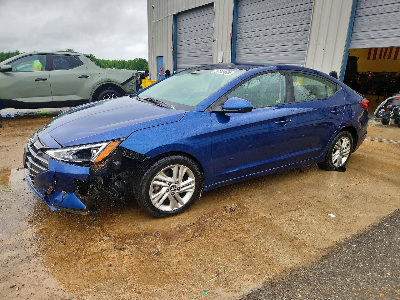 Salvage Hyundai ELANTRA Image