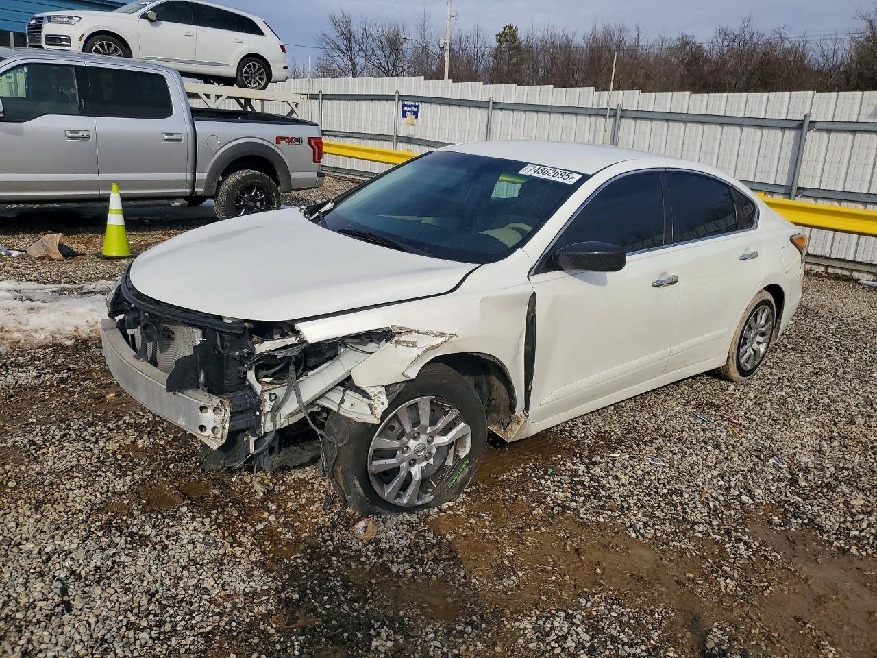 Salvage Nissan Altima Image