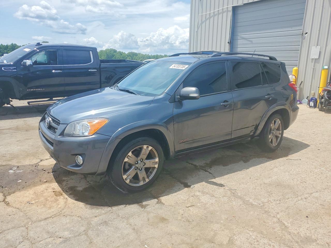 Salvage Toyota RAV4 Image