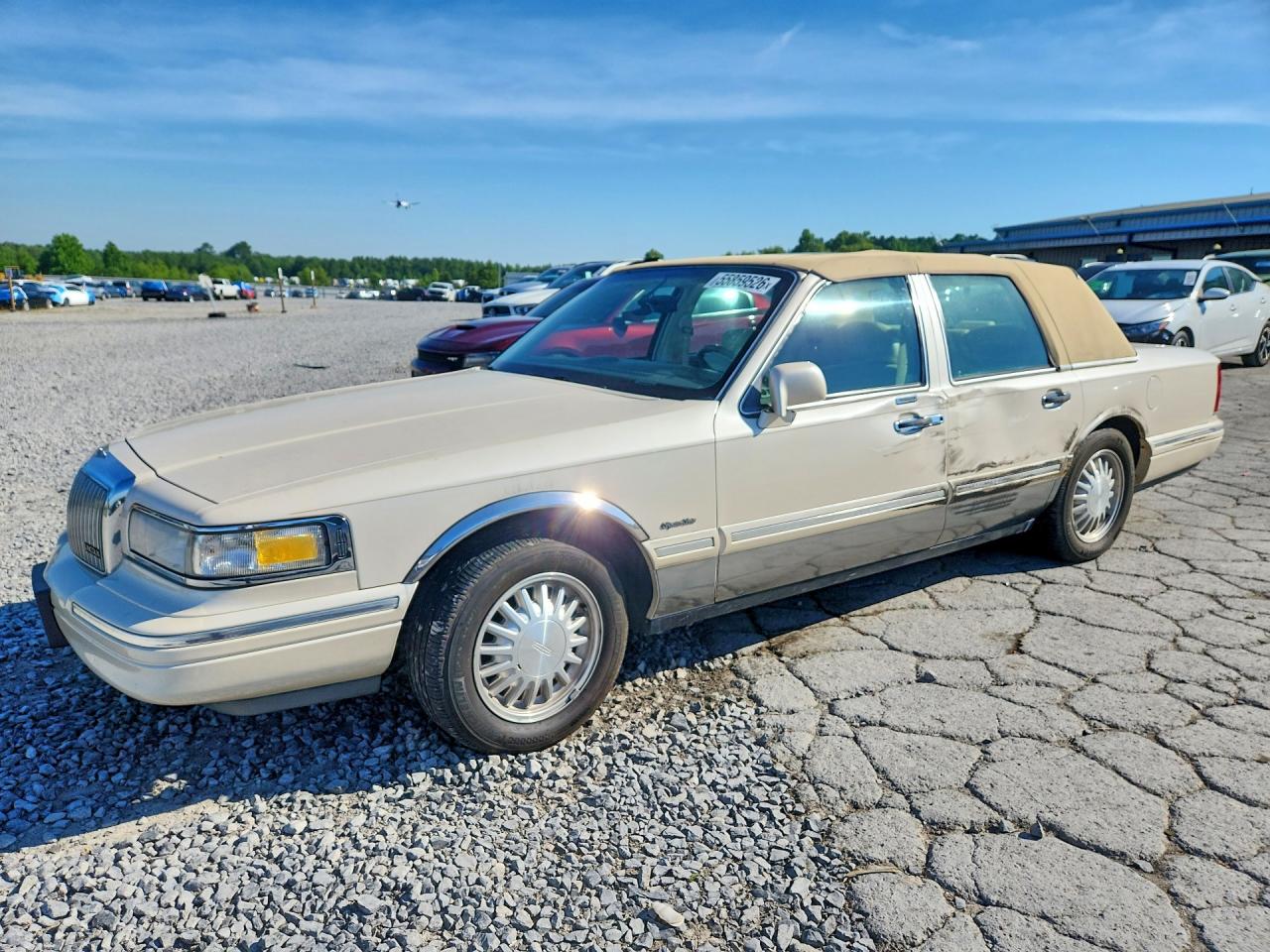 Salvage Lincoln Towncar Image