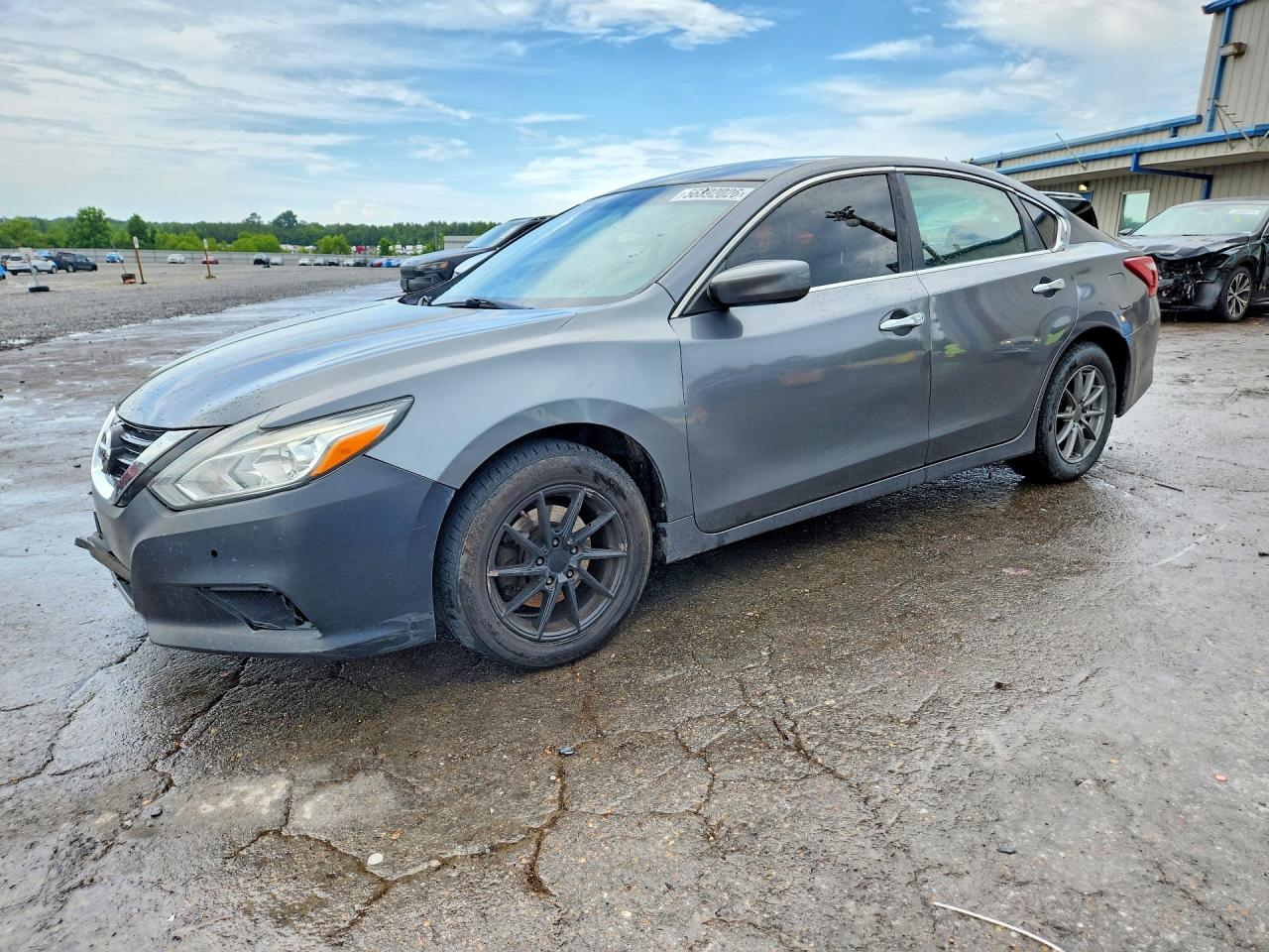 Salvage Nissan Altima Image