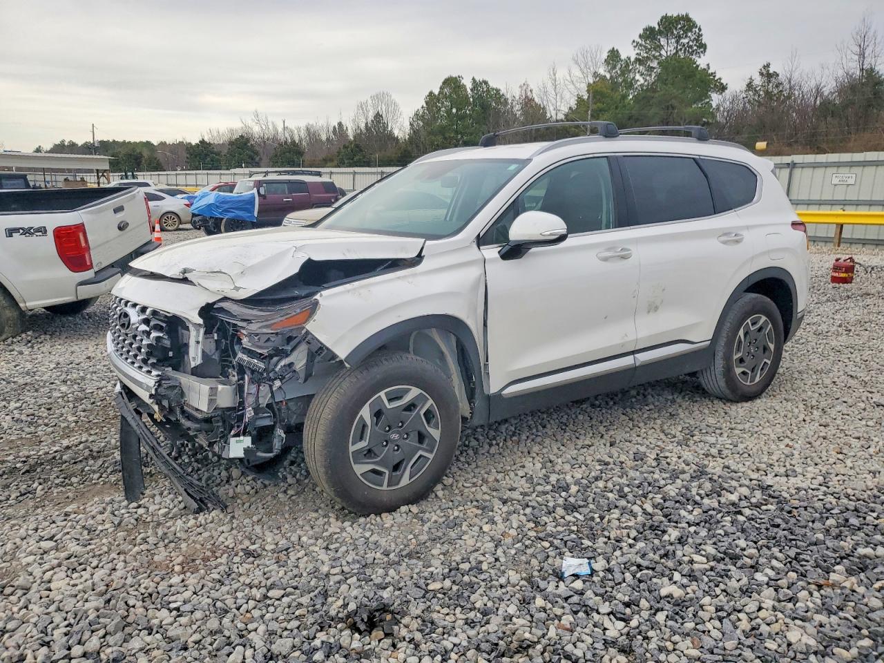 Salvage Hyundai SANTA FE Image