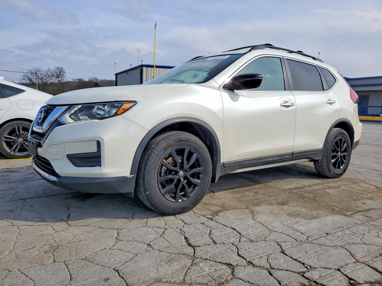 Salvage Nissan Rogue Image