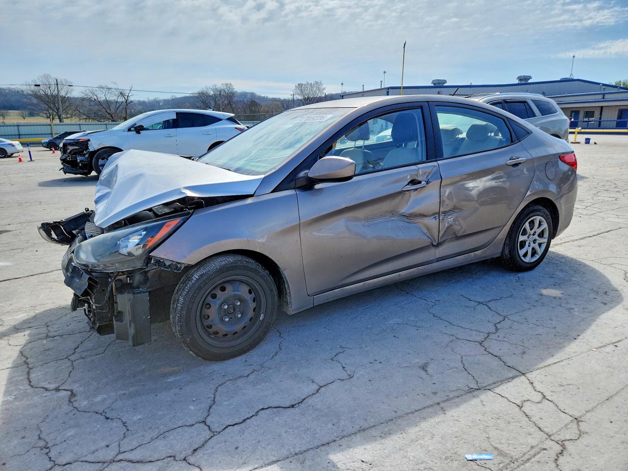 Salvage Hyundai ACCENT Image